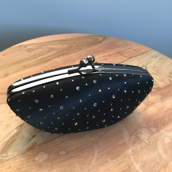 Clamshell clutch with rhinestones - Picture 2 of 2